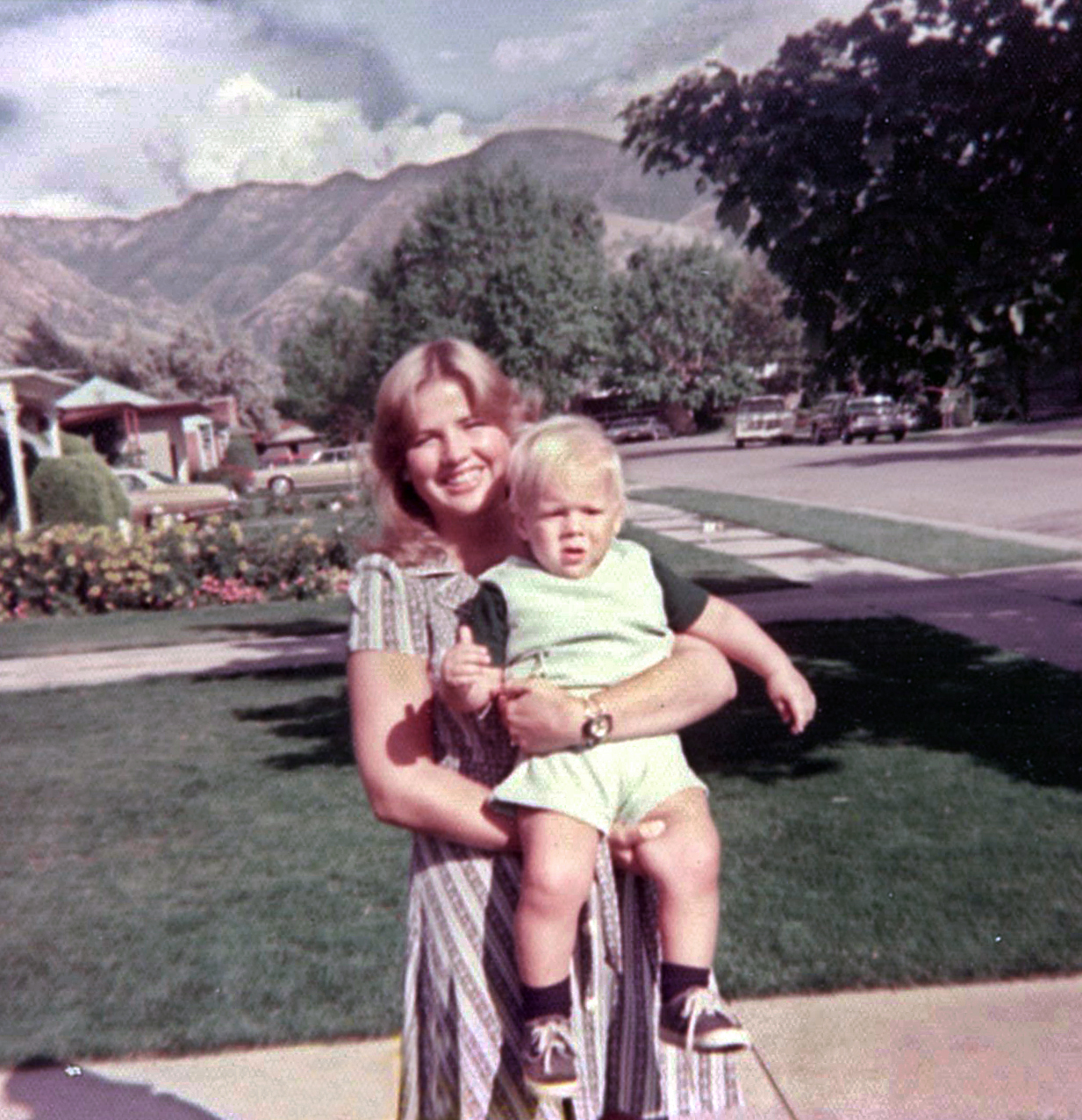 1161 Nanette holding Nadine's boy Doug 1975
