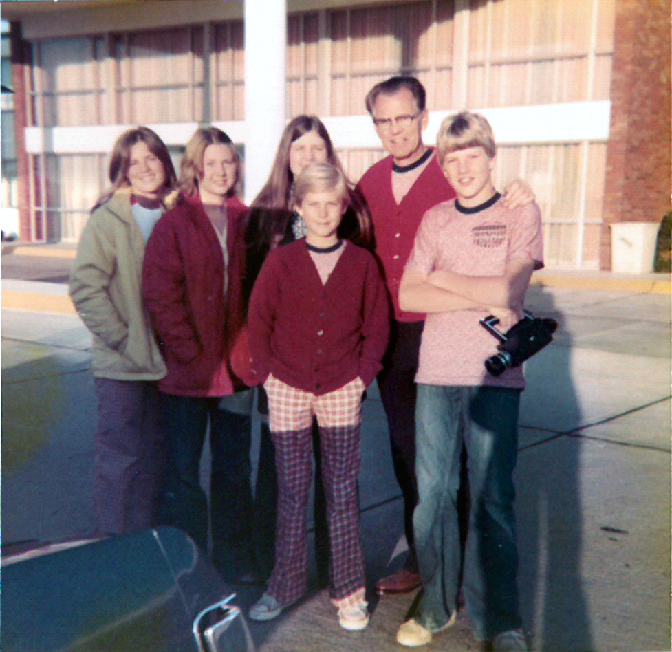 1206 Visiting Nadine 1974 Nanette, Natalie, Nila,Vard, Nalin and Ned