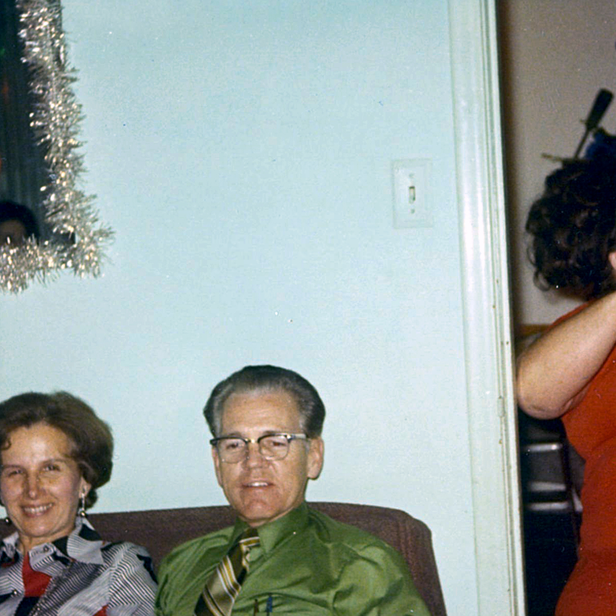 823 Elaine and Vard Christmas 1970