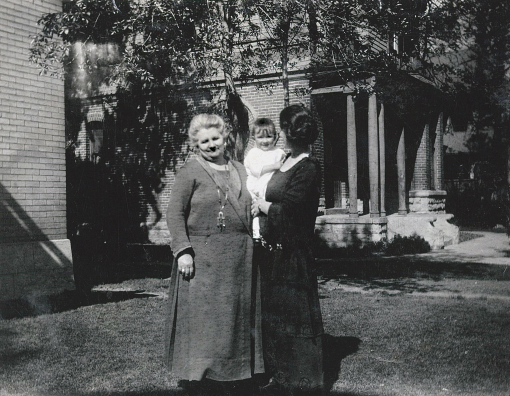 Effie Dean with woman and child
