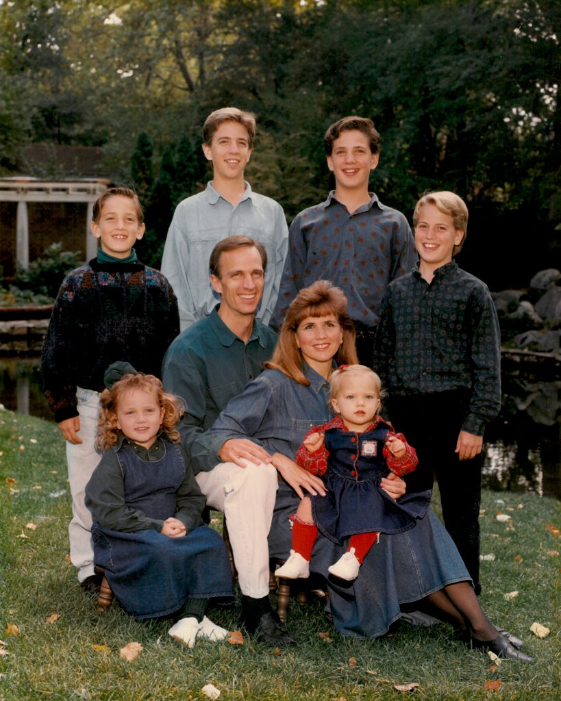 Family-With-6-Kids-3-819x1024