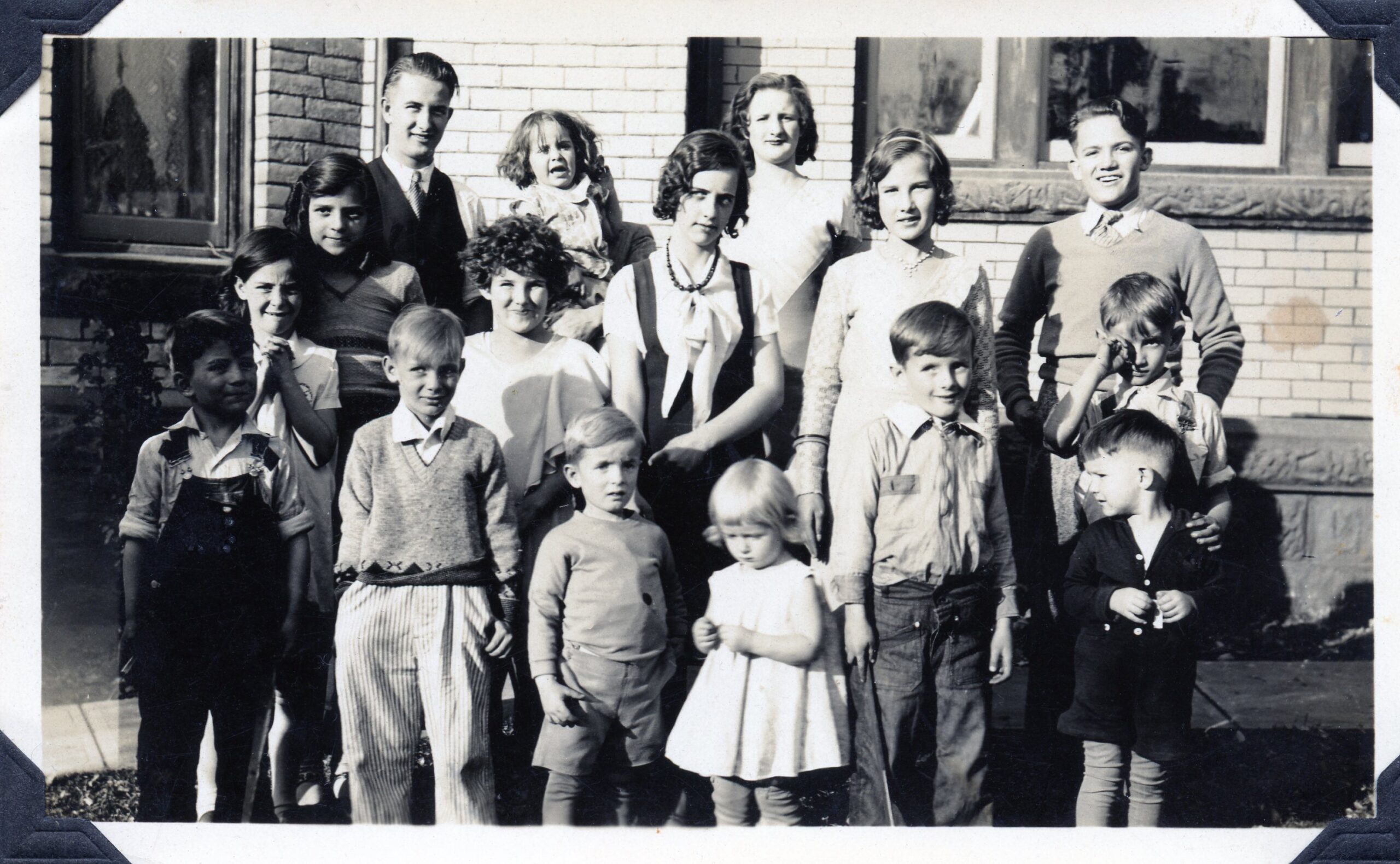 Erma, Dean, June, Elaine & Ruth with cousines.